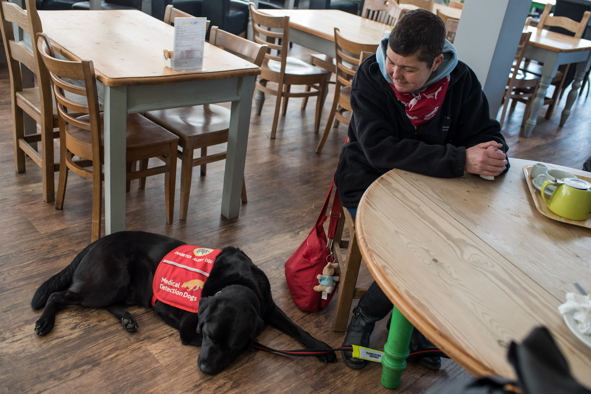 Pal and Claire photographed together in cafe in Kent garden centre