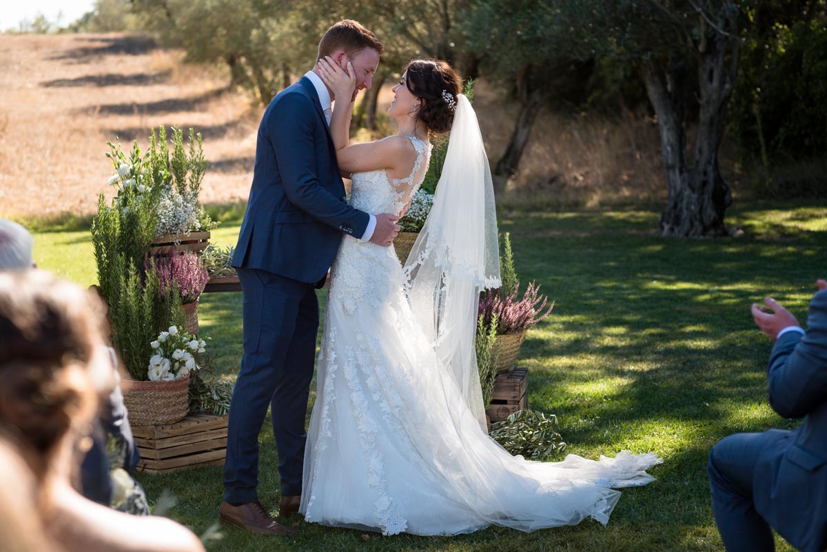castell d'emporda wedding photoraphy, matt and rebecca kiss
