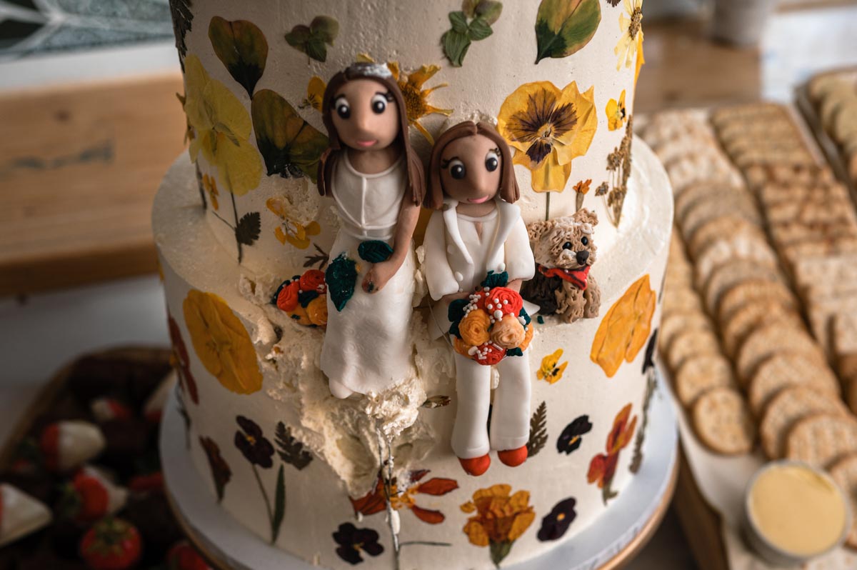 Wedding cake and two brides cake topper