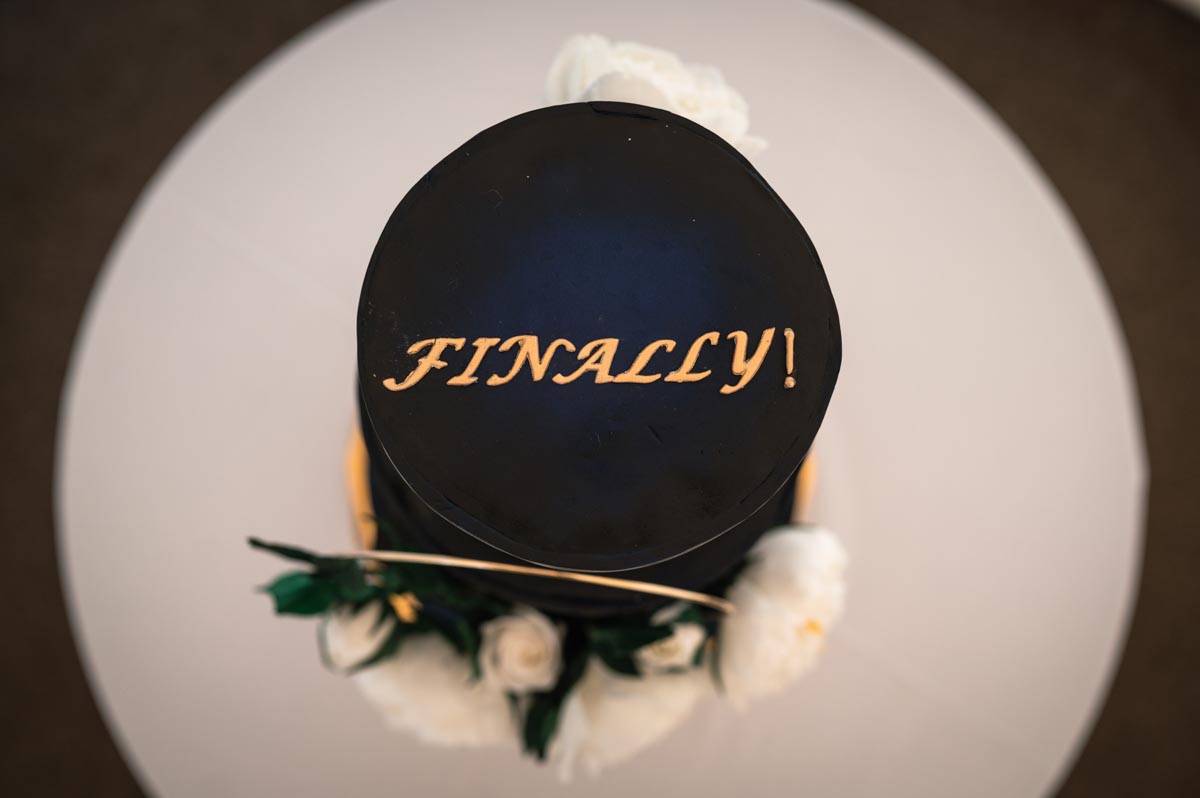 westenhanger castle wedding photography - lara and phils wedding cake