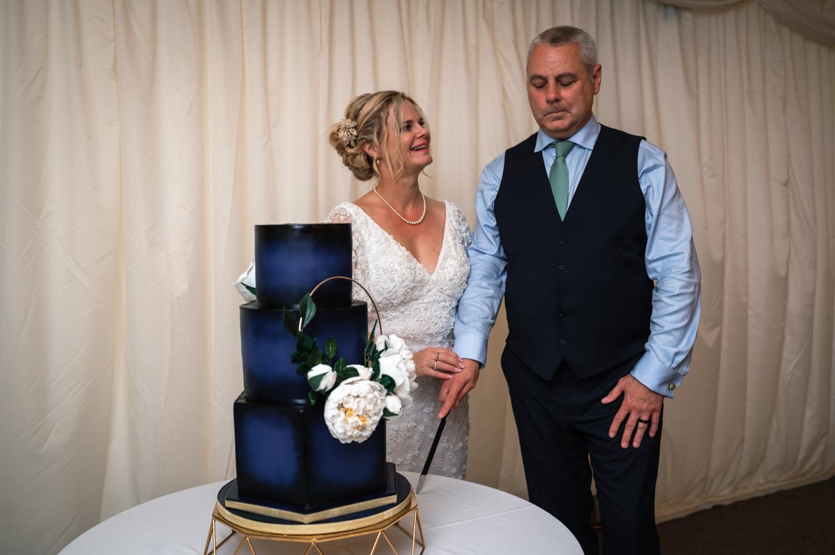 westenhanger castle wedding photography - lara and phil cut the cake