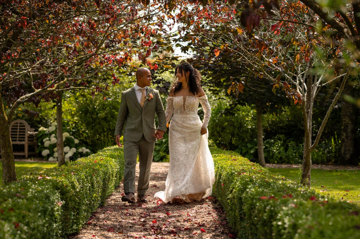 Elanna and Piyaroe natural portrait at secret garden wedding